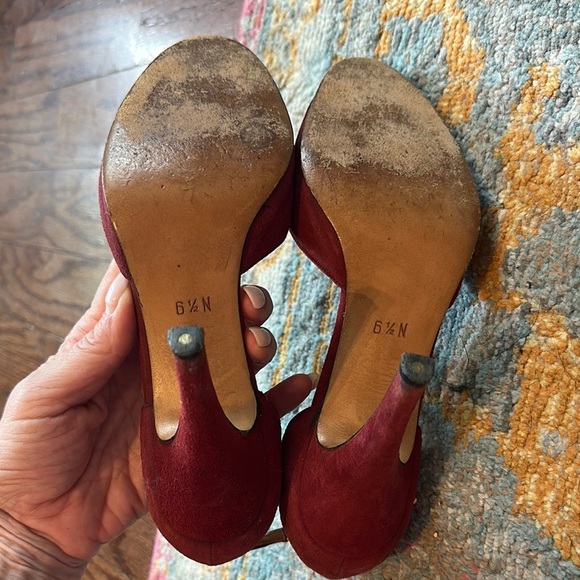 Vintage Jarolini Red Suede Heels with Gold Chain Detail - Picture 5 of 5